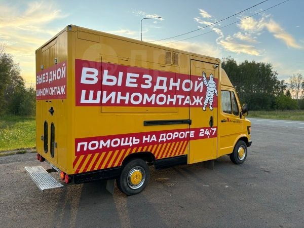 Фургон выездного шиномонтажа — вид сзади